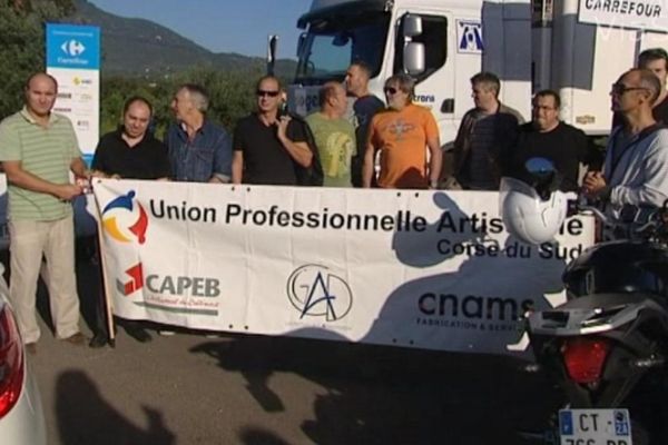 Des commerçants d'Ajaccio ont manifesté, le 2 octobre, contre l'ouverture d'un hypermarché le dimanche