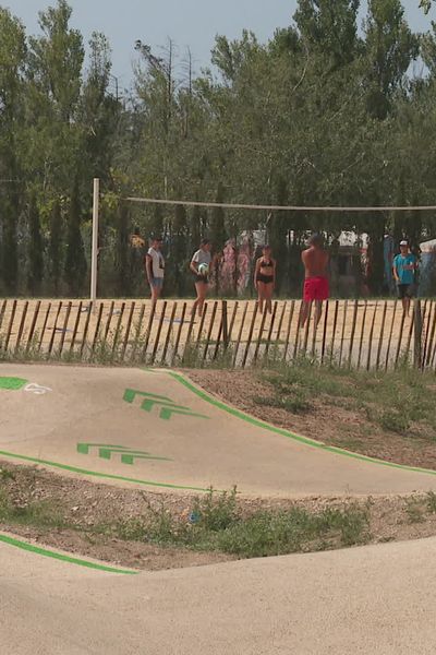 À l'endroit où s'est propagé l'incendie, un espace sports et loisirs a été mis en place.