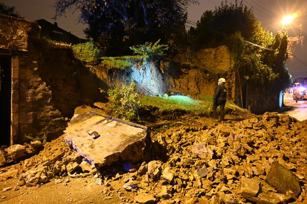 Un mur d'enceinte s'est effondré rue Pierre et Marie Curie