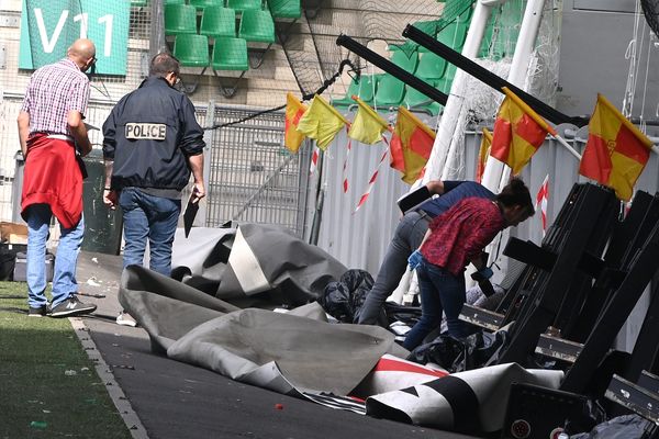 30/05/2022 De graves incidents avaient éclaté après la descente en ligue 2 de l'ASSE. Entre 150 et 200 supporters avaient envahi la pelouse à la fin du match contre Auxerre