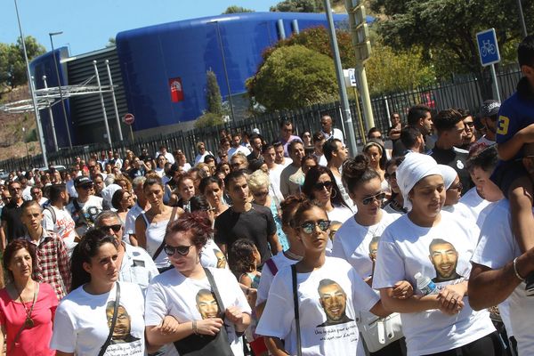 La marche blanche en mémoire de jeune battu à mort devant la discothèque le Colisée. 