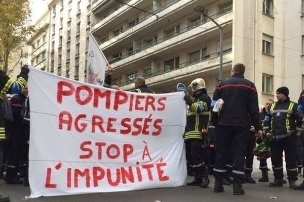 Les pompiers réclament des sanctions contre leurs agresseurs.