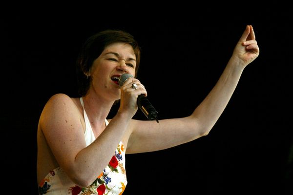 La chanteuse Belle du Berry lors du festival des Vieilles Charues, en 2002. 