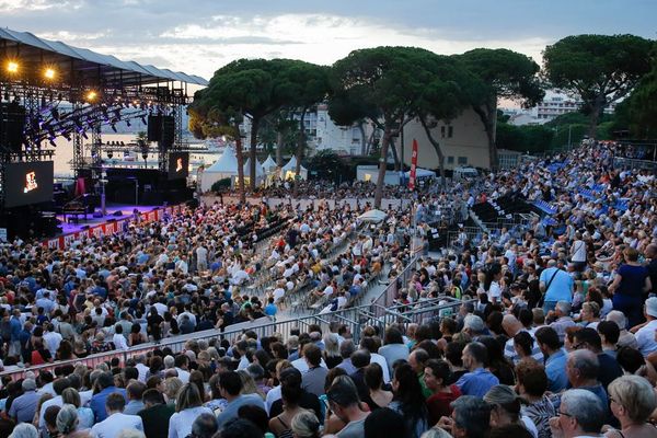 La scène de Jazz à Juan dans la pinède Gould