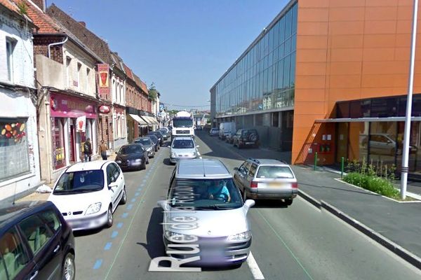 La rue de la République à Bruay-la-Buissière a été bouclée pendant plus d'une heure le temps de procéder aux vérifications