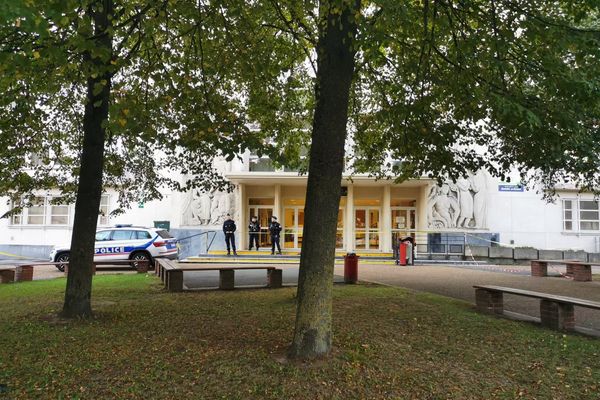 Entrée du lycée collège Gambetta, samedi 14 octobre 2023