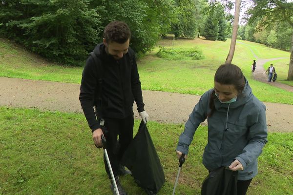 30 kilos ramassés cette année encore dans les allées du parc du Mas Jambost