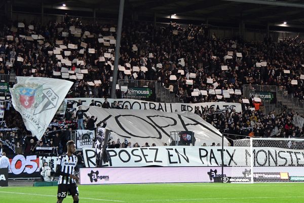 L'hommage du stade Jean Bouin à Raymond Kopa le 18 mars 2017