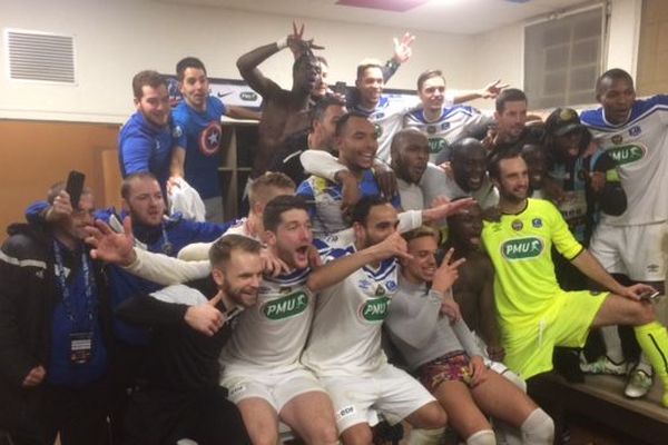 La joie des footballeurs du FC Chambly après leur qualification pour les 8èmes de finale de la Coupe de France.