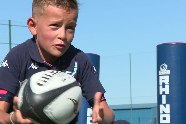 À 10 ans, Jules est sur un petit nuage. Il a été sélectionné pour assister à la finale du mondial de rugby le 28 octobre prochain et tenir la main d'un capitaine.