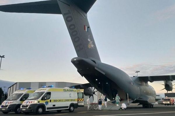 Les hôpitaux de Clermont-Ferrand, Aurillac, Moulins et Montluçon accueillent dès ce vendredi 3 avril de nouveaux patients atteints du COVID 19 en provenance d'Ile-de-France. (Photo d'archives)