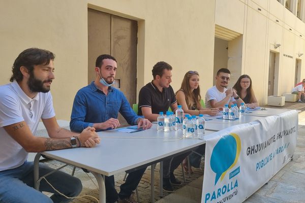 Le bureau de l'association Parolla di a ghjuventù, dans la cour du palais des gouverneurs, à Bastia