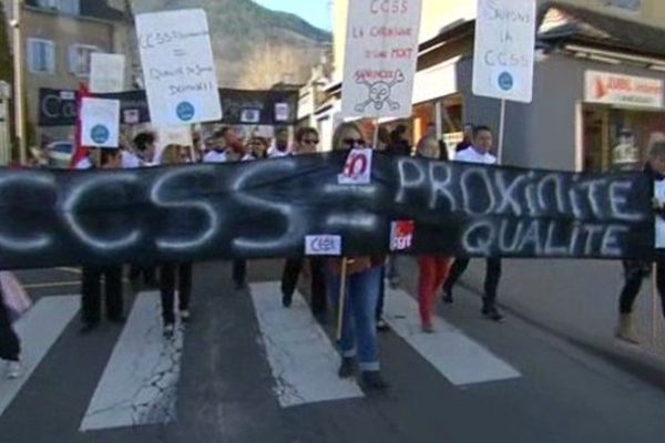 Les manifestants place du Foirail à Mende.