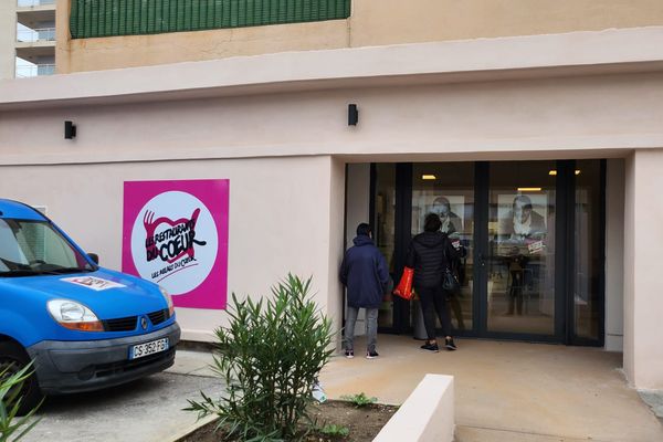 L'entrée des restos du Coeur, avenue de la Libération, à Bastia.