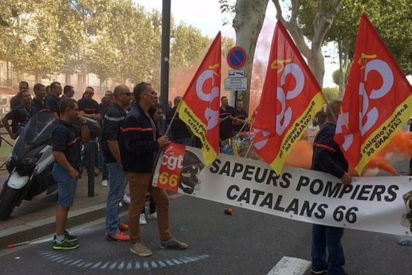 Perpignan : les pompiers manifestent devant la préfecture des Pyrénées-Orientales - 25 septembre 2018.