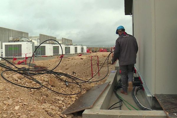 RTE (Réseau et Transport d'Electricité) a installé un centre de stockage d'énergie à Fontenelle, en Côte-d'Or.