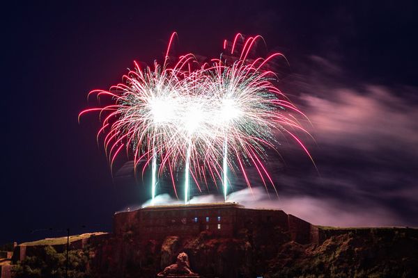 Feu d'artifice au dessus de la Citadelle et du Lion de Belfort lors de la fête nationale de 2023.