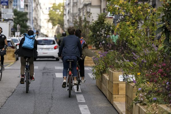 La ville de Lyon demande à la métropole "qu’elle procède à une nouvelle analyse urgente" de son plan vélo, et qu’elle en reconsidère "le calendrier et les modalités".