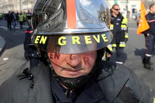 Photo prise lors d'une mobilisation de sapeurs-pompiers à Paris en mars 2017.