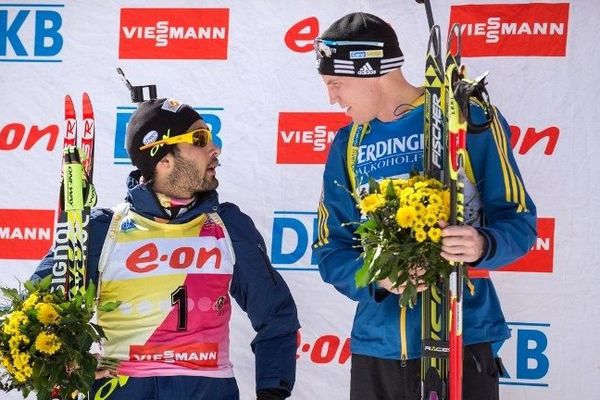 Martin Fourcade, second sur le podium en Slovénie après le 15 km mass start remporté par le Suédois Bjorn Ferry