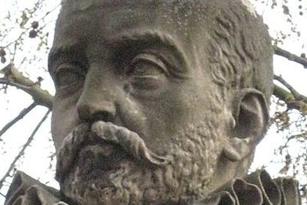 Michel Eyquem de Montaigne, statue sur l'Esplanade des Quinconces, Bordeaux