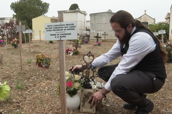 Pour faire face à un manque de place, la mairie de Pia, à quelques kilomètres au nord de Perpignan, dans les Pyrénées-Orientales, souhaite réutiliser les quelques tombes qui sont abandonnées. Un choix qui n'est pas au goût de tous.