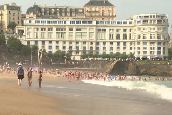 Depuis le dimanche 28 juillet, un millier de personnes demande, à travers une pétition, le retour des douches sur les plages du Pays basque. Depuis trois ans, bon nombre d'entre elles ont été supprimées pour répondre aux restrictions d'eau durant les périodes de sécheresse.