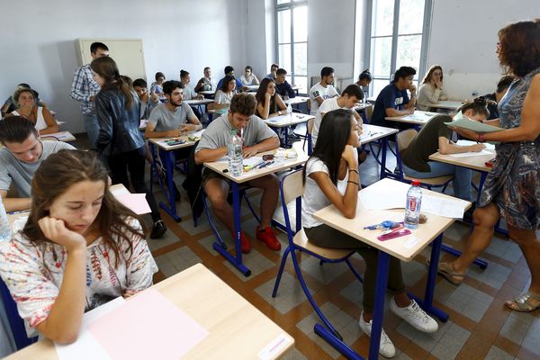 Durant les épreuves du bac philo à Canne