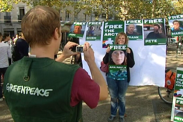 Action de militants de Greenpeace à Rennes