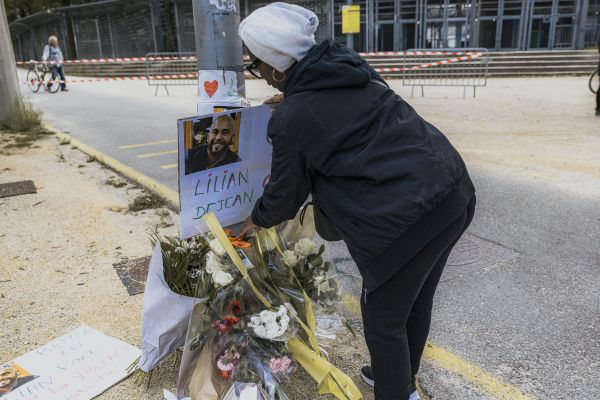 Les collègues de Lilian Dejean, qui était agent municipal, ont accroché un portrait de lui dans leurs locaux.