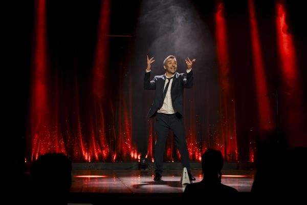 Regis Truchy vous offrira un grand moment de rire lors du Festival Drôlement Bien 2025 à Besançon.