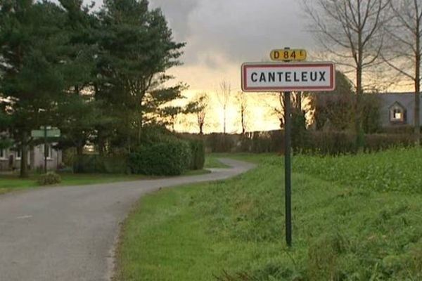 Canteleux, à la limite entre la Somme et le Pas-de-Calais, est un village de 15 habitants qui malheureusement estime son maire devrait devenir un hameau. 