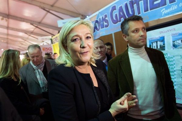 Hervé de Lépinau, candidat à Carpentras, avec Marine Lepen. 