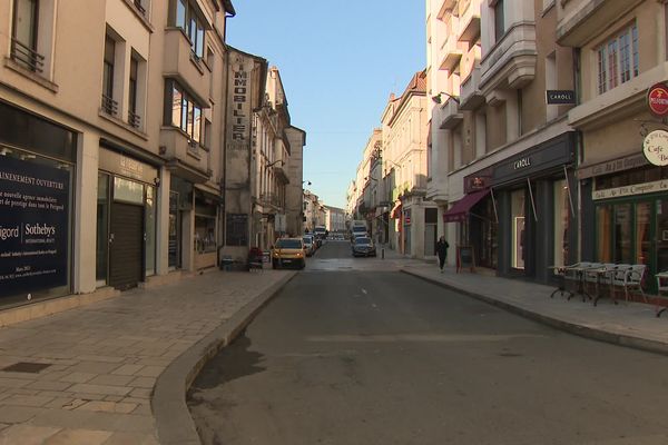 En quelques mois, la rue Taillefer (Périgueux) a vu 9 de ses commerces fermer successivement.