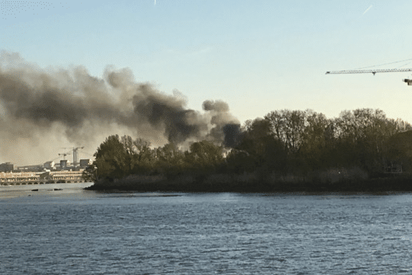 L'incendie visible depuis la rive gauche