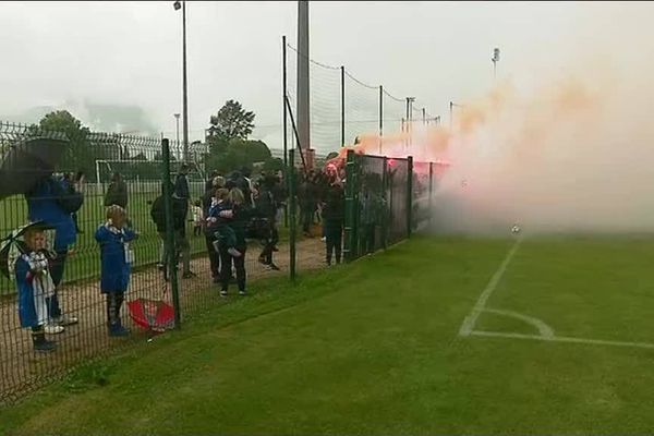 Les Red Kaos ont fait du bruit au bord du terrain et déclenché les fumigènes à la veille d'un match capital pour le GF 38.