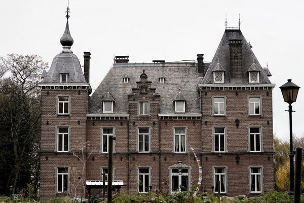 Le château Van Rivieren est mis à prix à un million d'euros.