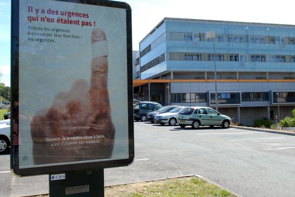 L'entrée des urgences du CHU de Poitiers