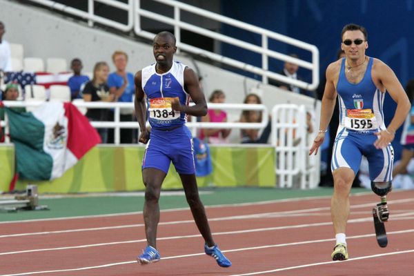 L'athlète Clavel Kayitaré aux jeux paralympiques d'Athènes en 2004. Il avait emporté deux médailles d'argent.