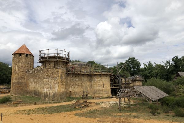 Vacances Pres De Chez Vous A Guedelon Reconstruisez Un Chateau Comme Au Moyen Age