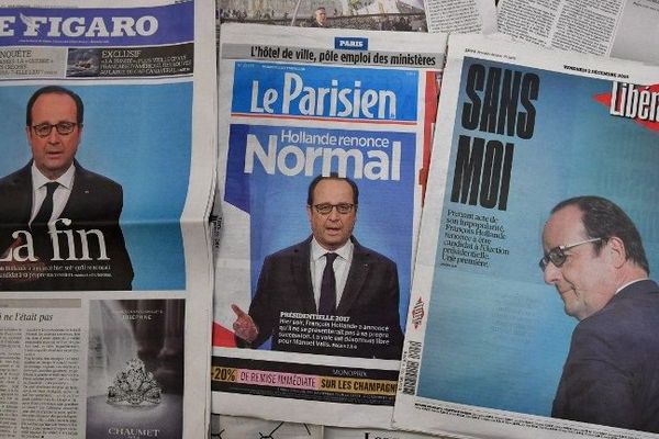 Une collection de unes de journaux le 2 décembre 2016 au lendemain du discours de François Hollande annonçant son renoncement à l'élection présidentielle.