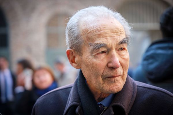 Robert Badinter, le 12 avril 2019, lors d' une visite de la prison de la Santé.