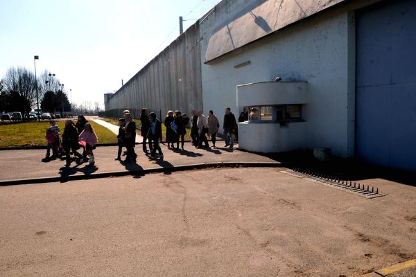 Ils ont été interpellés, en pleine nuit, près du camping de Chazelles-sur-Lyon, dans la Loire, par les gendarmes, confirme le procureur de la République de Roanne Abdelkrim Grini, ce dimanche 20 juin au matin.