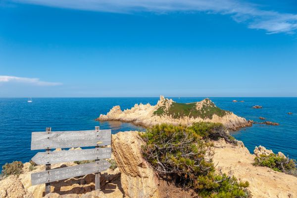 Le Rocher des Portes à Ramatuelle dans le Var.