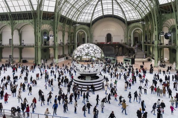 La patinoire du Grand palais a ouvert ses portes après 4 ans d'absence.