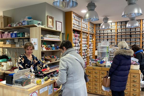 La mercerie du Bain aux plantes est ouverte depuis 1918, elle est la plus ancienne de Strasbourg.