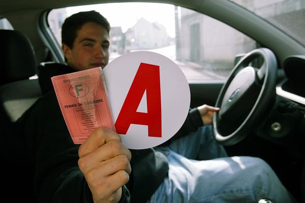 Les jeunes de 17 ans peuvent désormais conduire seuls, une fois le permis de conduire en poche.
