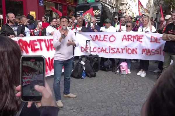 Une manifestation était organisée aujourd'hui à Paris pour protester contre la fermeture de trois sites de l'équipementier automobile Valeo en France - 17 septembre 2024