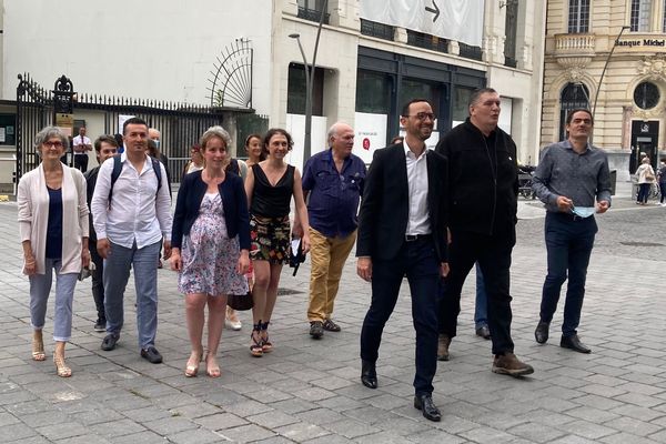 Jérôme Marbot et Patrice Bartoloméo étaient ce mardi matin à la préfecture de Pau pour déposer leur liste née d'une fusion