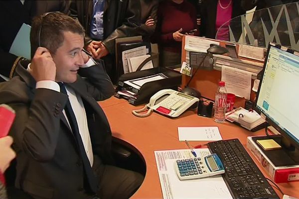 Gérald Darmanin, ministre de l'Action et des Comptes publics, en visite dans un centre des Impôts à Lyon en janvier 2019